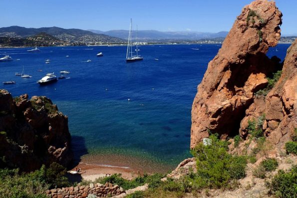 Pointe-de-l-aiguille-crique-french-riviera-france