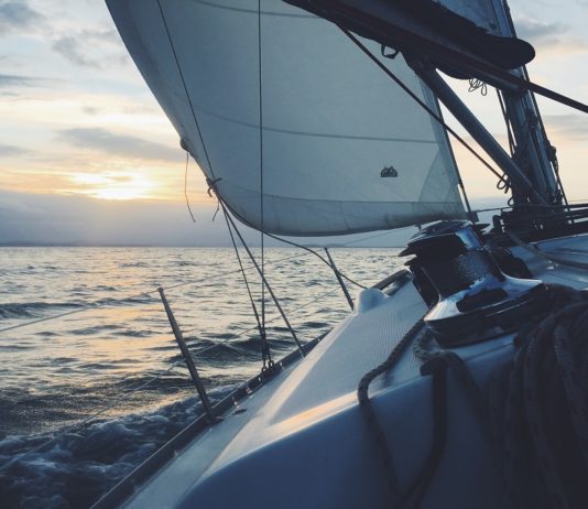 Sailing Upwind and Downwind – the Differences A sailing yacht