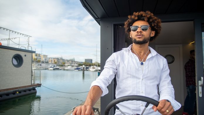 men boat sunglasses