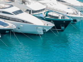 Guide de la Location de Bateau avec Équipage : Tout ce que Vous Devriez Savoir