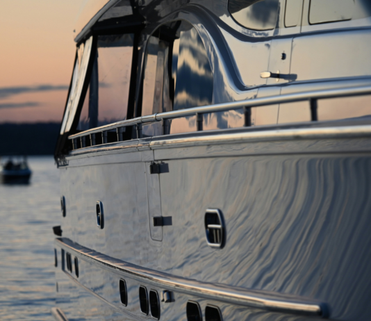 Comment Hiverner son Bateau : Le Guide Complet photo bateau vision hiver