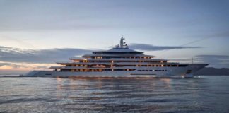 Découvrez le Gigantesque Yacht Actuellement Amarré au Port de Nice