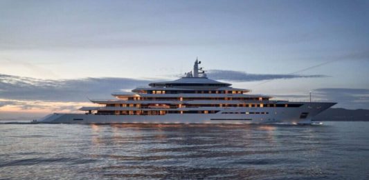Découvrez le Gigantesque Yacht Actuellement Amarré au Port de Nice