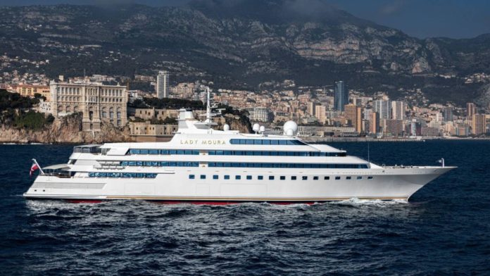 steve job yachts and lady mourra collision