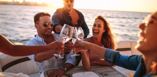 Location de Yacht : 8 Comportements à Éviter pour Ne Pas Devenir le Client Problématique