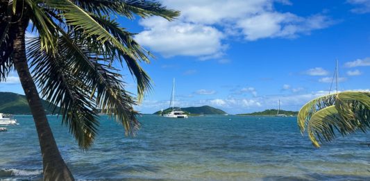 Naviguer dans les Îles Vierges Britanniques : L’Excellence à Bord du Bali 5.4 Katlo