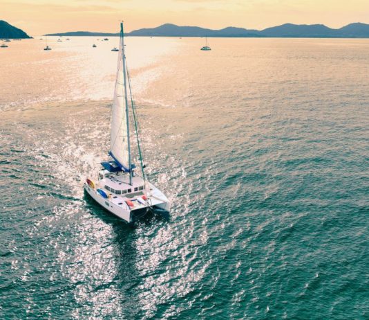 Location de Bateau avec Skipper : Fonctionnement et Réglementation