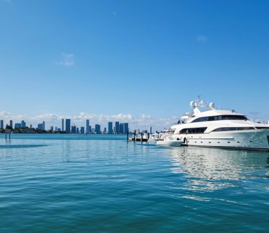 Mettre son yacht en location : les chiffres réalistes de la première année