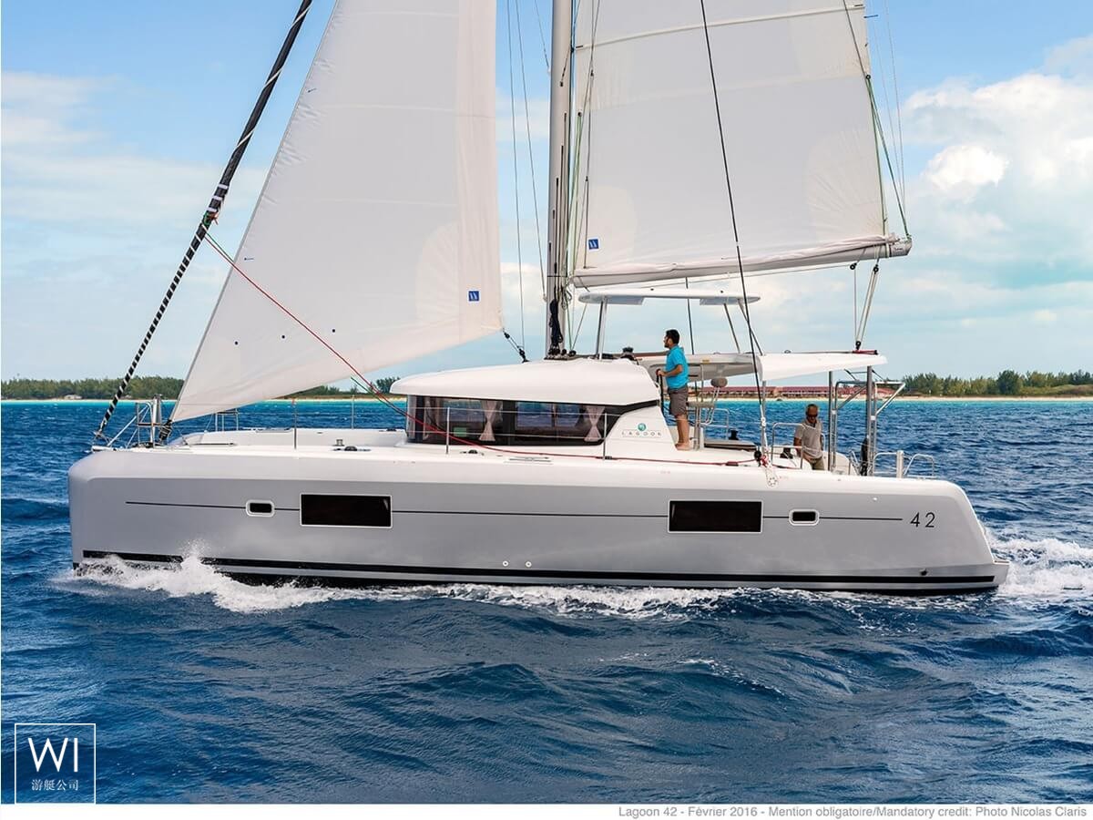 Lagoon 42 Lagoon Catamaran Exterior 1