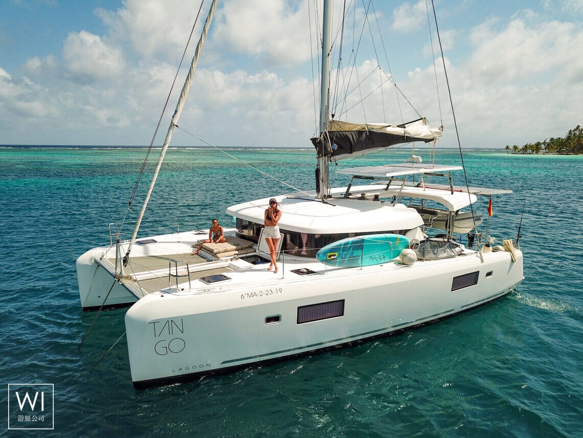 Tango  Lagoon Catamaran Lagoon 42 Exterior 1