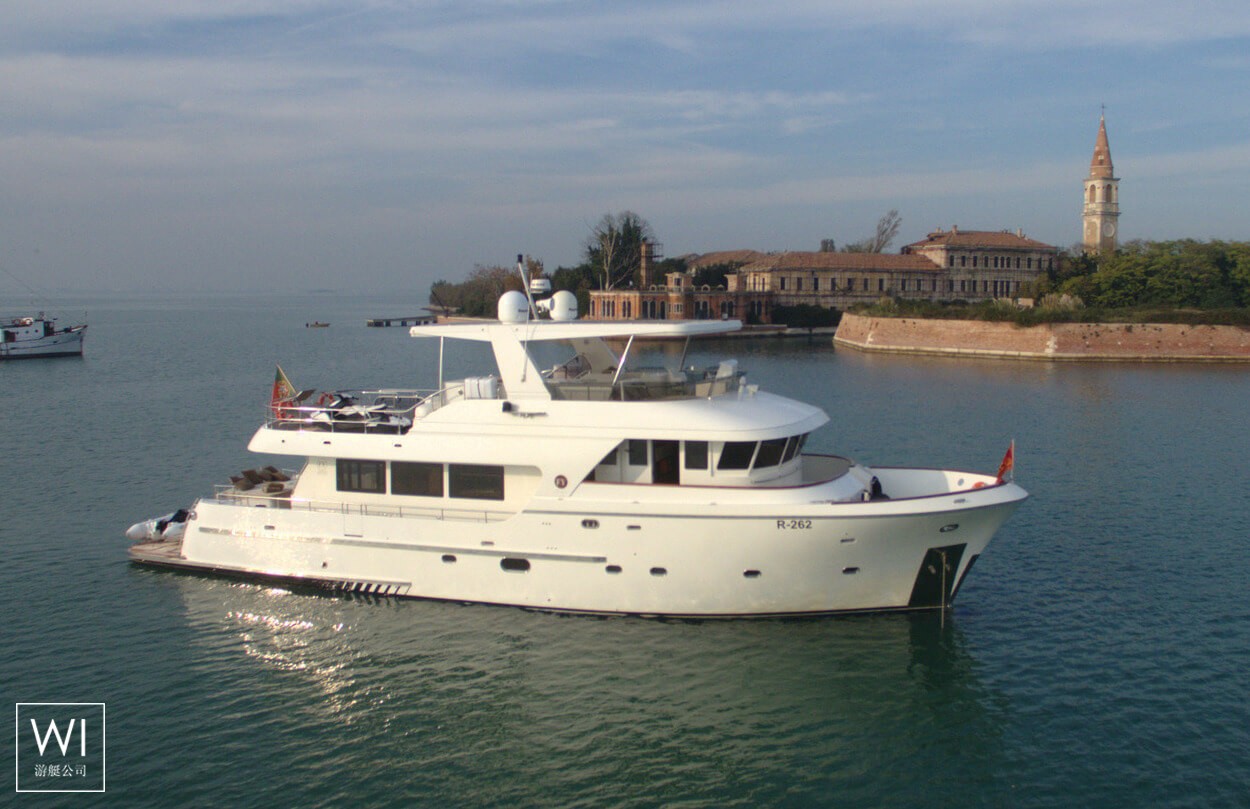 My way   Motoryacht 23M Exterior 1