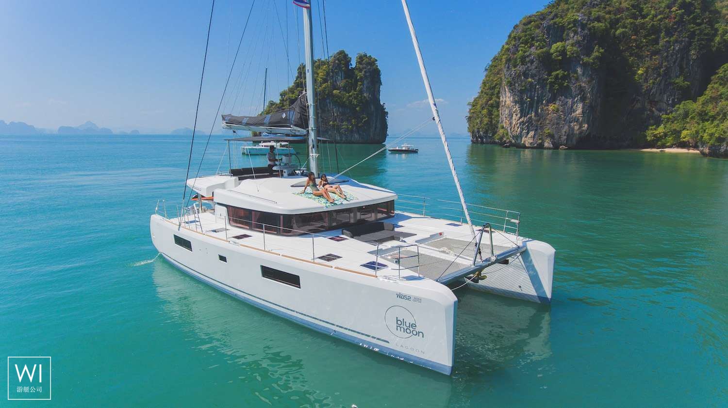 BLUE MOON  Lagoon Catamaran Lagoon 52 Exterior 0
