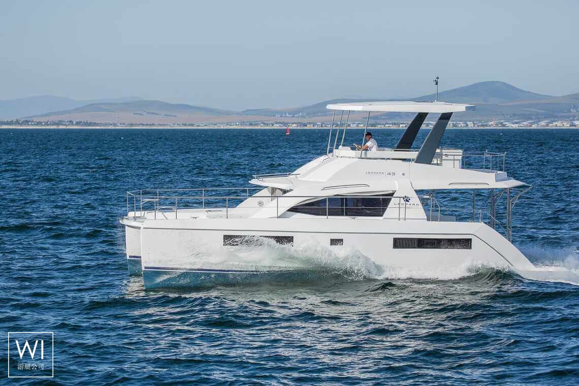 Leopard Power 43 Robertson & Caines Exterior 1
