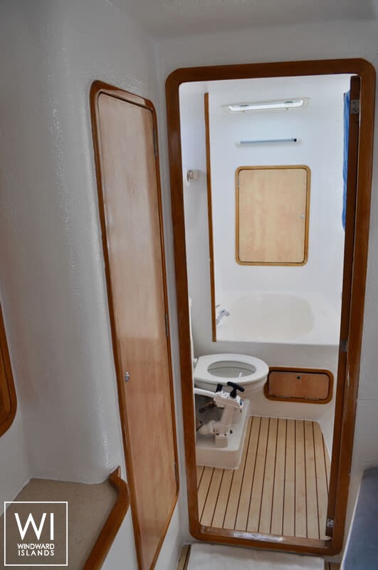 KINGFISH  Knysna Catamaran Knysna 440 Interior 8
