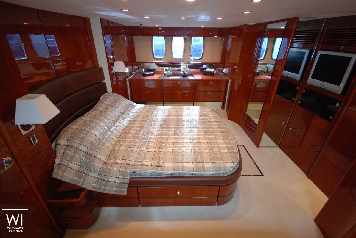 Squadron 68 Fairline Interior 6