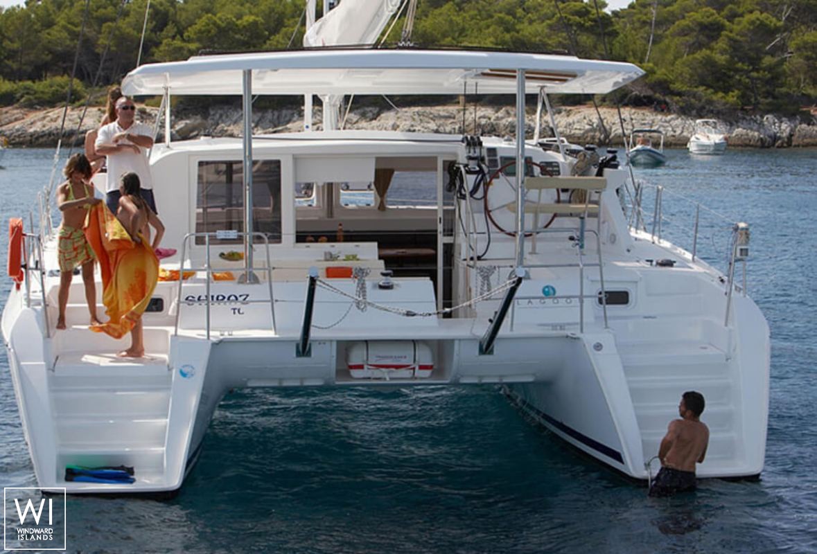 Lagoon 420 Lagoon Catamaran Exterior 4