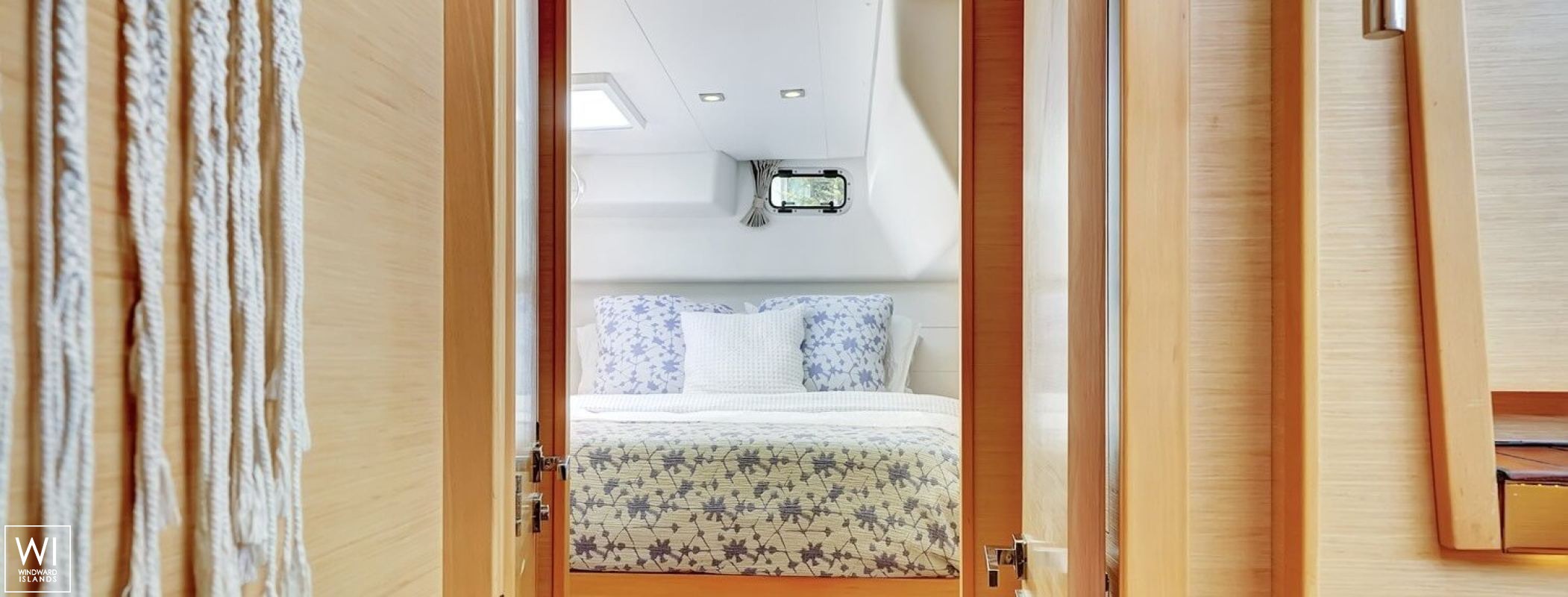 AMARI  Lagoon Catamaran Lagoon 450 Interior 19