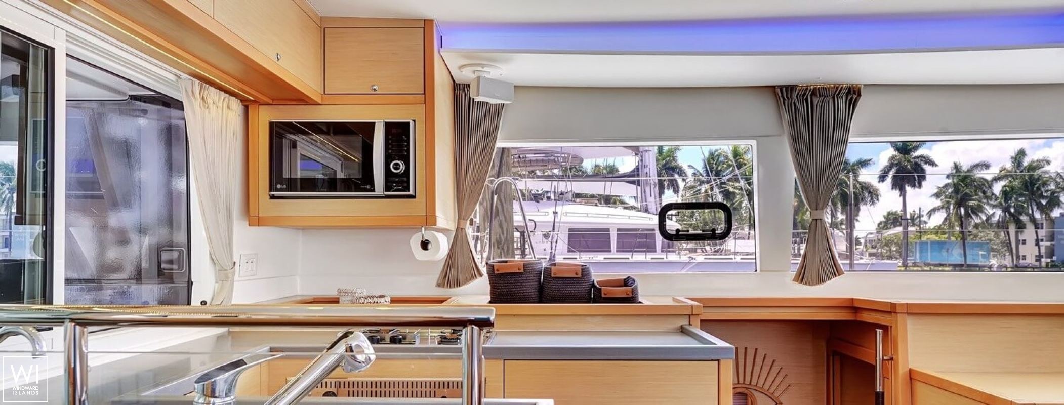 AMARI  Lagoon Catamaran Lagoon 450 Interior 21