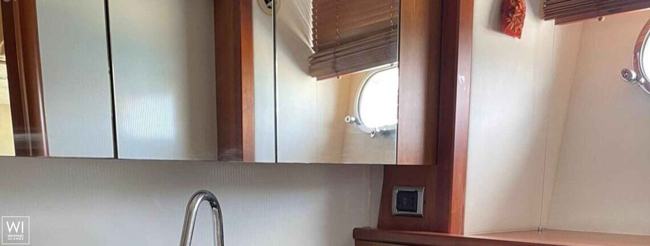 Sea Scape 2  Sunseeker Manhattan 60' Interior 4