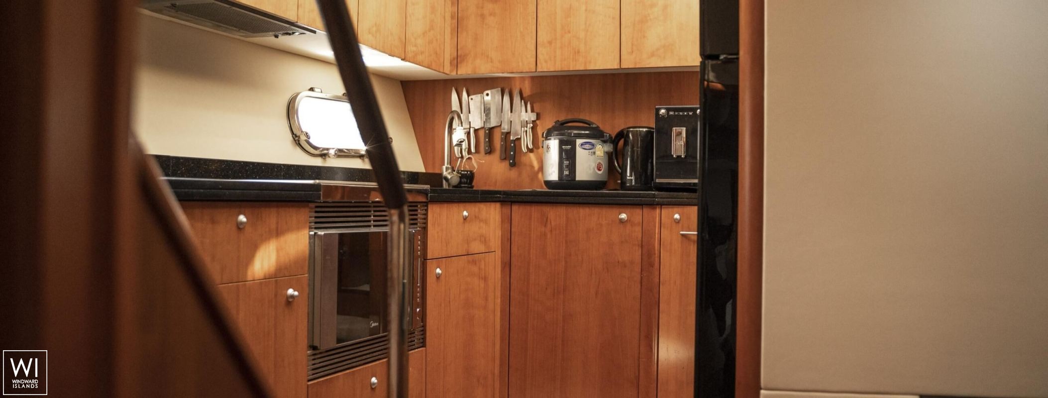 Sea Scape 2  Sunseeker Manhattan 60' Interior 11