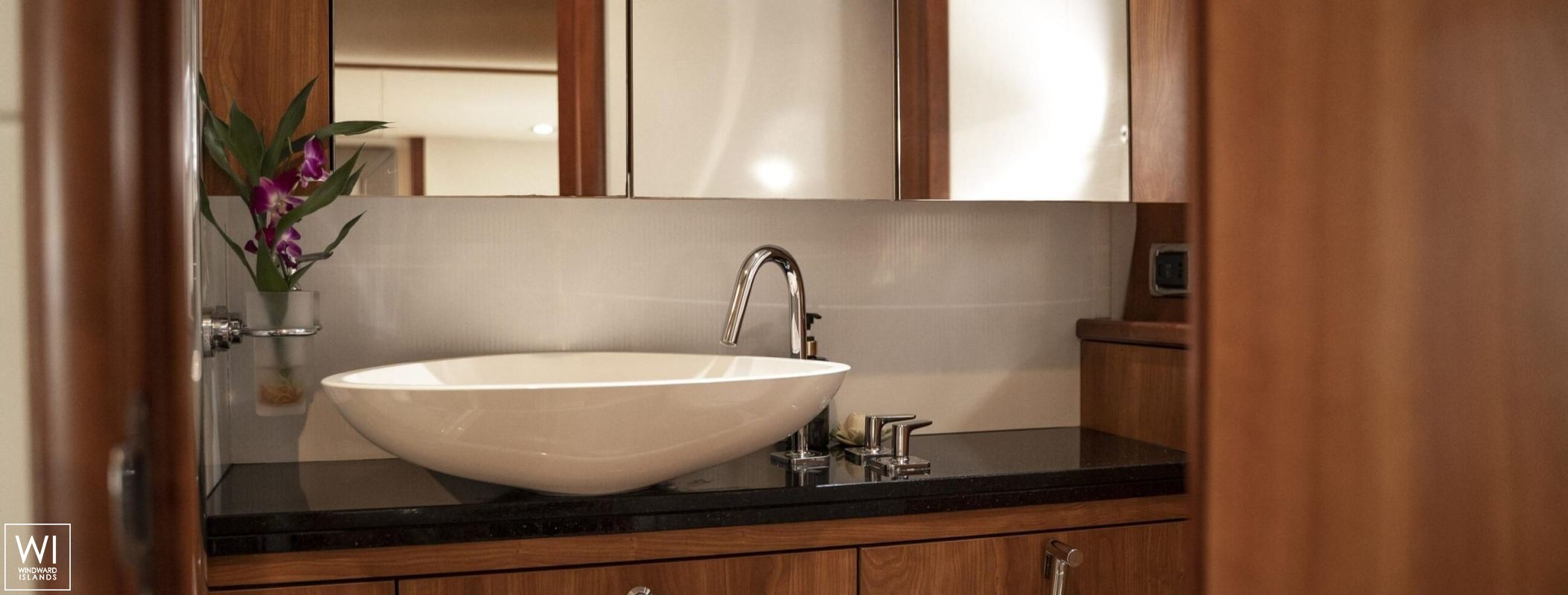 Sea Scape 2  Sunseeker Manhattan 60' Interior 13