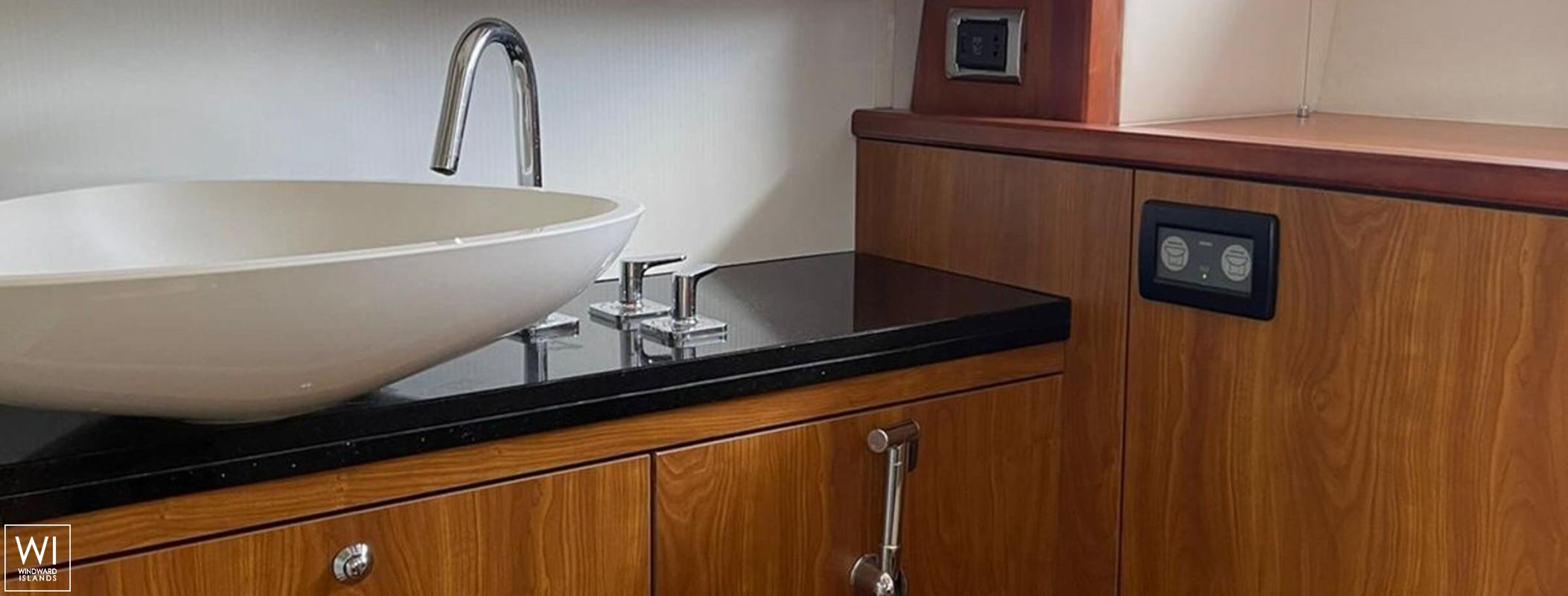 Sea Scape 2  Sunseeker Manhattan 60' Interior 14