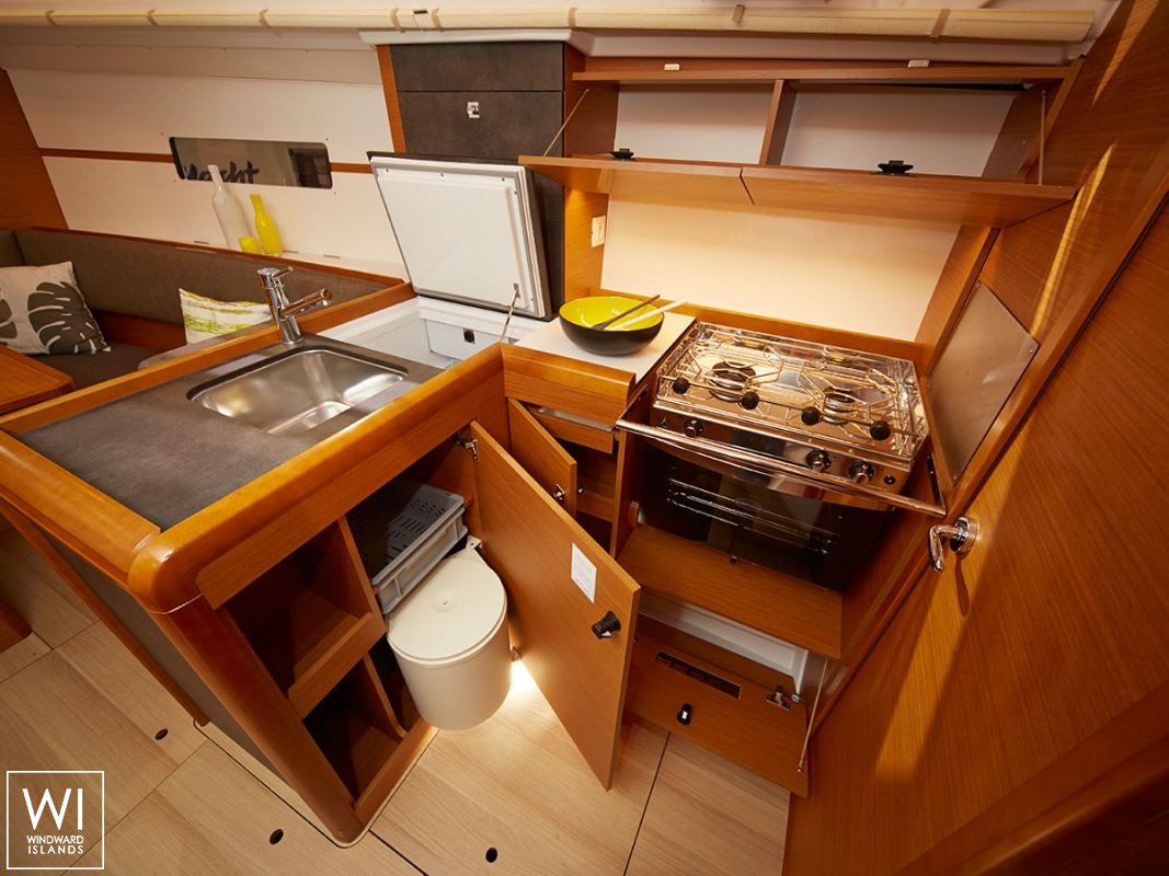 Sun Odyssey 349 Jeanneau Interior 1