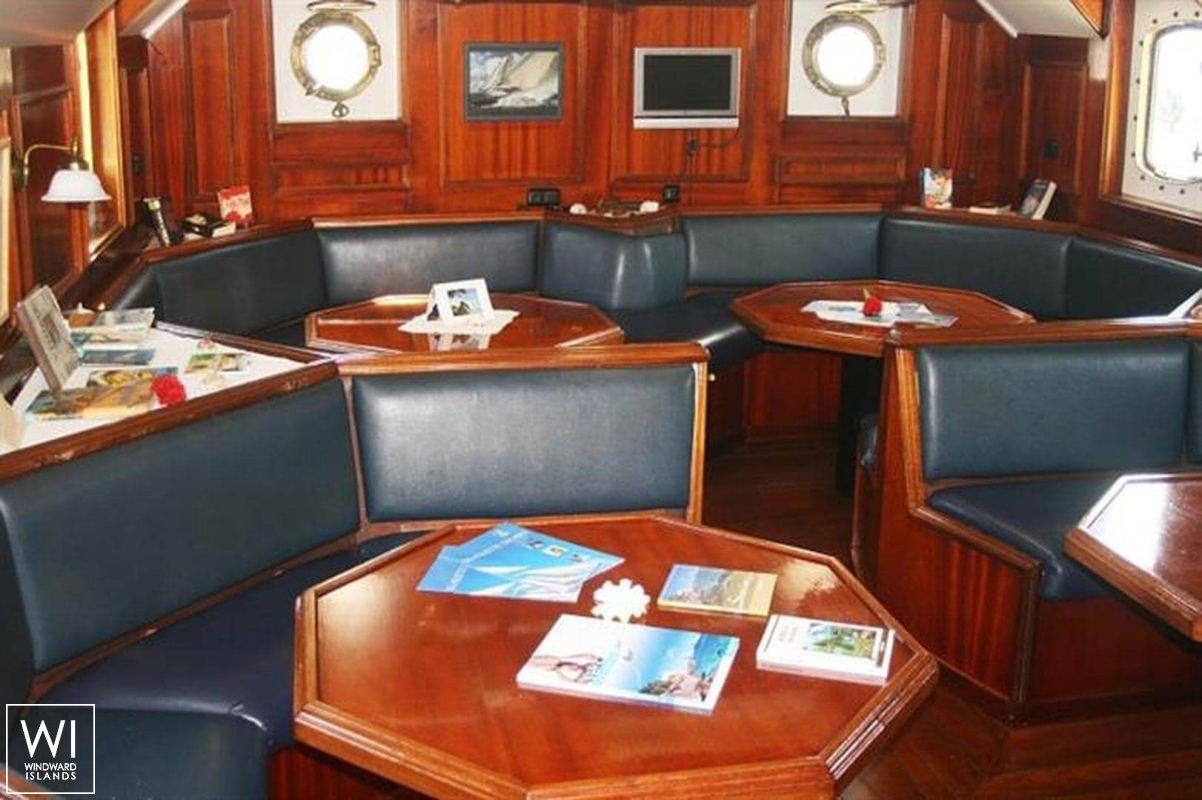 S.Y SEA PEARL   Schooner SCS 35M Interior 17
