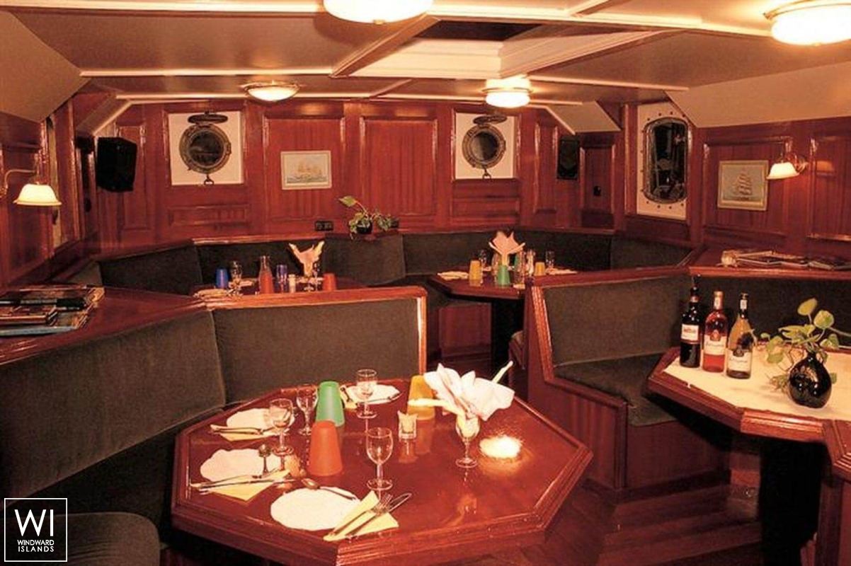 S.Y SEA PEARL   Schooner SCS 35M Interior 18