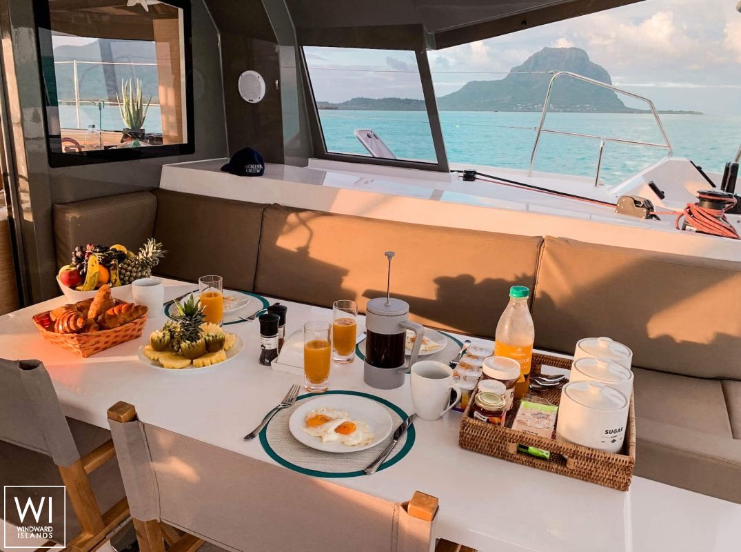 Sea Spirit  Nautitech Catamaran Nautitech 40 Interior 1