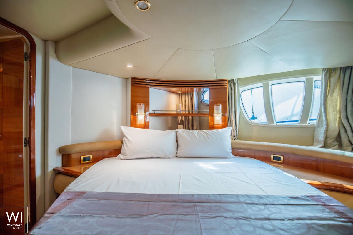  After 8  Azimut Yachts Azimut 55 Interior 12