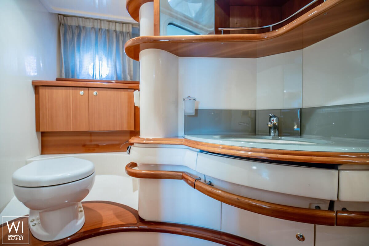  After 8  Azimut Yachts Azimut 55 Interior 14