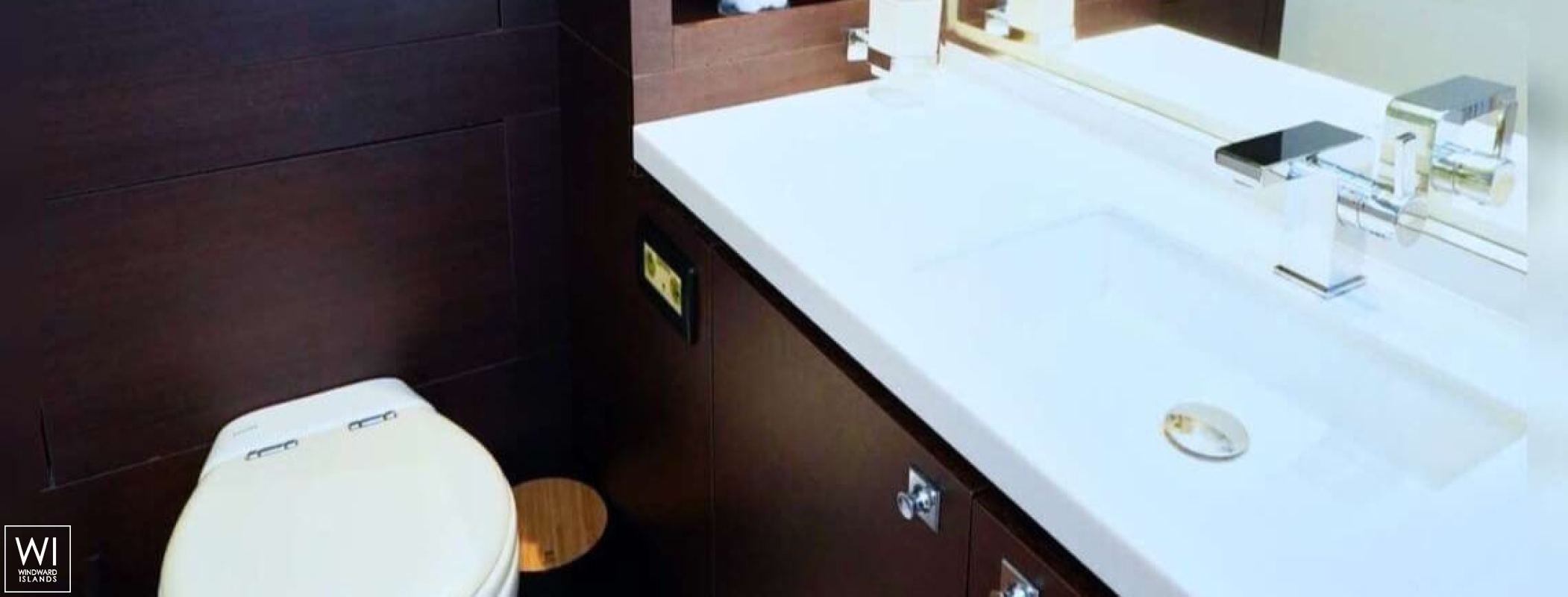 ODYSSEA  (ex SLIVOCHKA) Fountaine Pajot Sanya 57 Interior 11