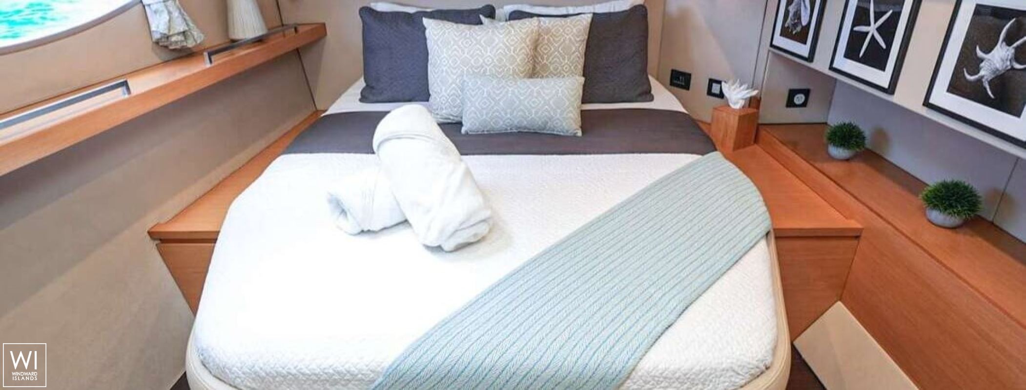 ODYSSEA  (ex SLIVOCHKA) Fountaine Pajot Sanya 57 Interior 10