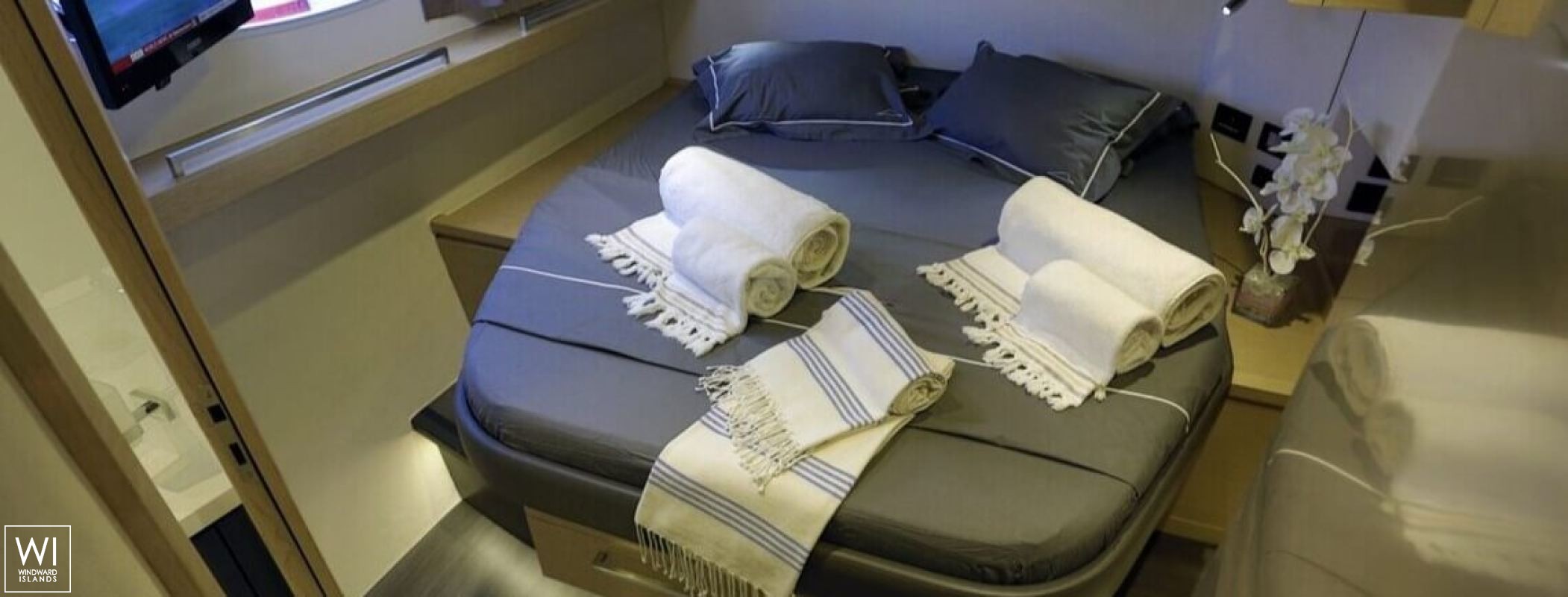 High Five (ex High Jinks) Fountaine Pajot Sanya 57 Interior 18