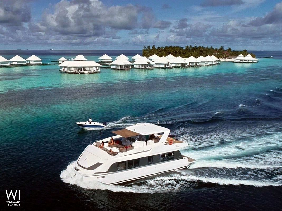 OVER REEF   Catamaran 54' Exterior 2