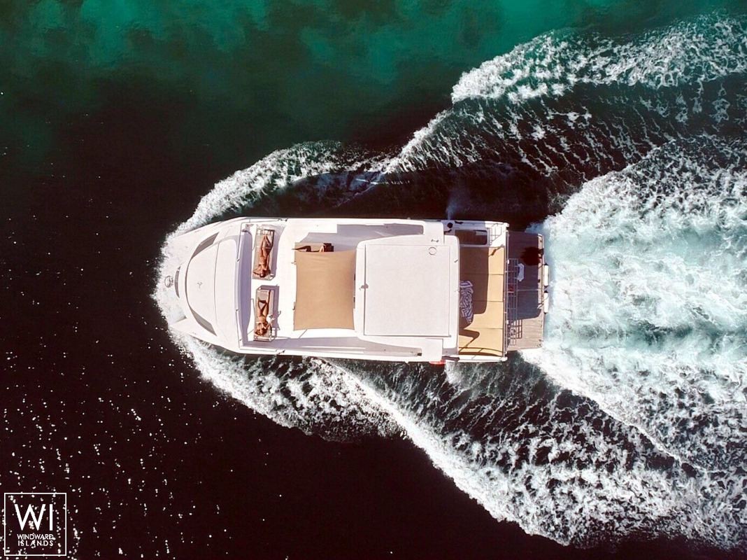 OVER REEF   Catamaran 54' Exterior 4