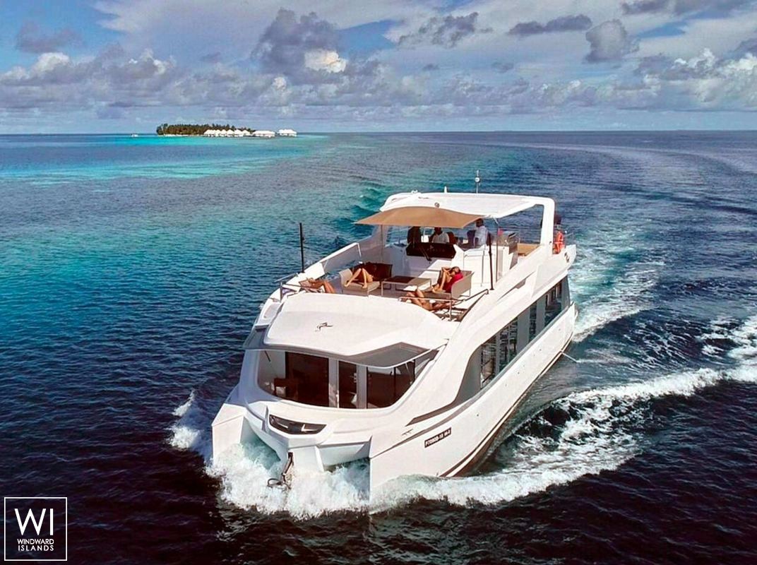 OVER REEF   Catamaran 54' Exterior 6