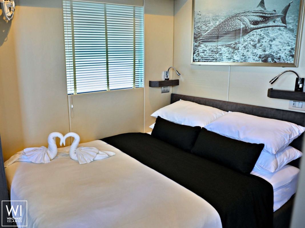 OVER REEF   Catamaran 54' Interior 9