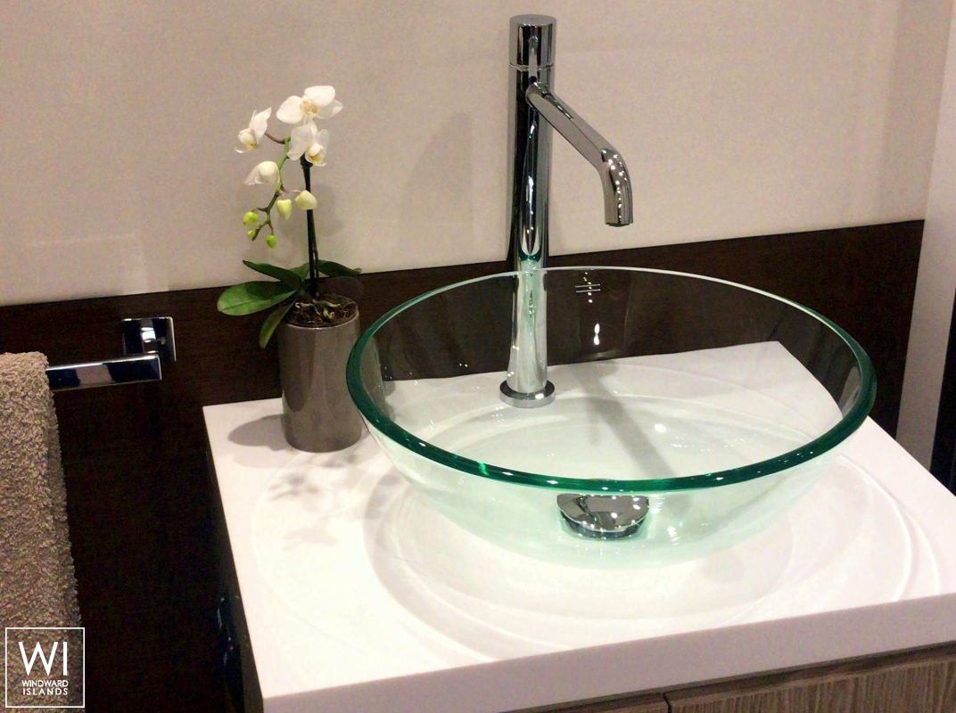 OVER REEF   Catamaran 54' Interior 11