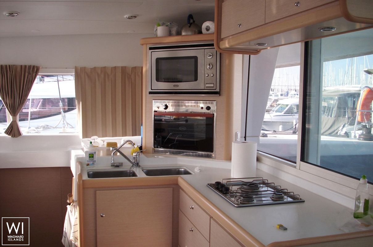 Lagoon 400 Lagoon Catamaran Interior 9