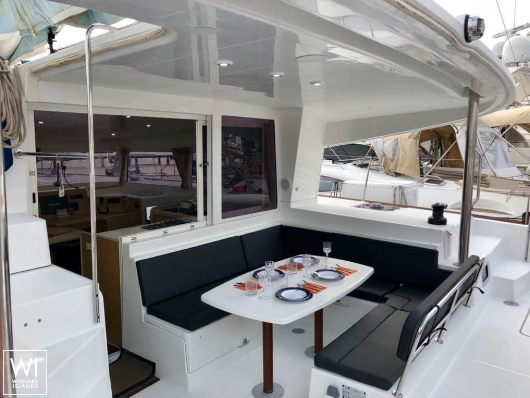 XEM3  Lagoon Catamaran Lagoon 400 Interior 6