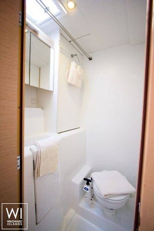 XEM3  Lagoon Catamaran Lagoon 400 Interior 10