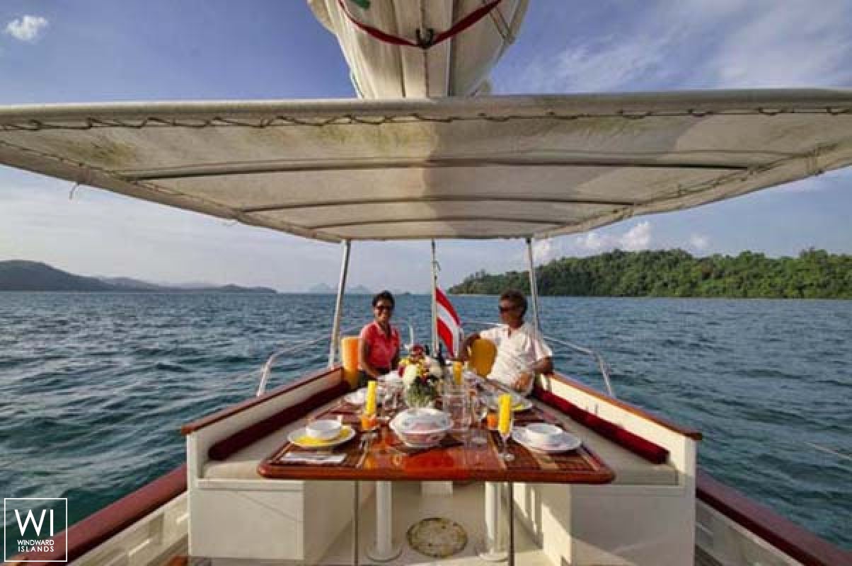 Ketch 25M Colvin Exterior 2