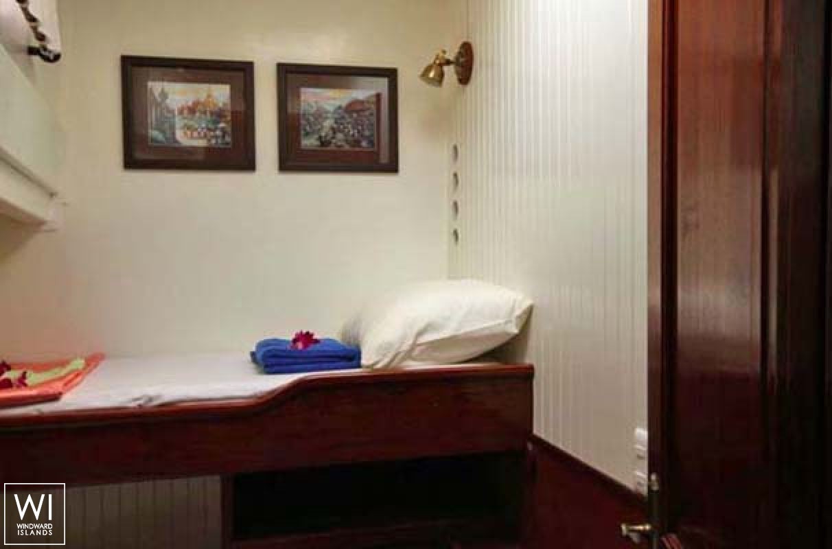 Ketch 25M Colvin Interior 6