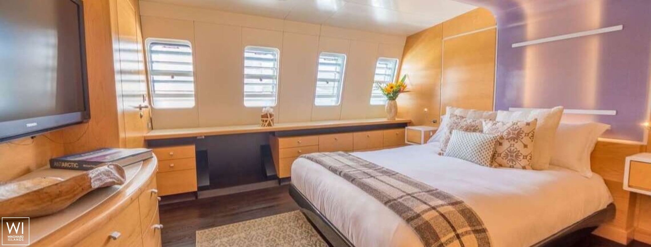 Bella Vita (ex Necker Belle) CMN Catamaran 32M Interior 1