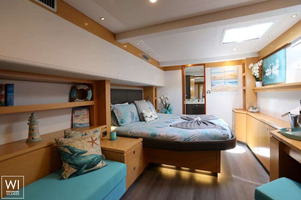 LIR  Fountaine Pajot Victoria 67' Interior 18