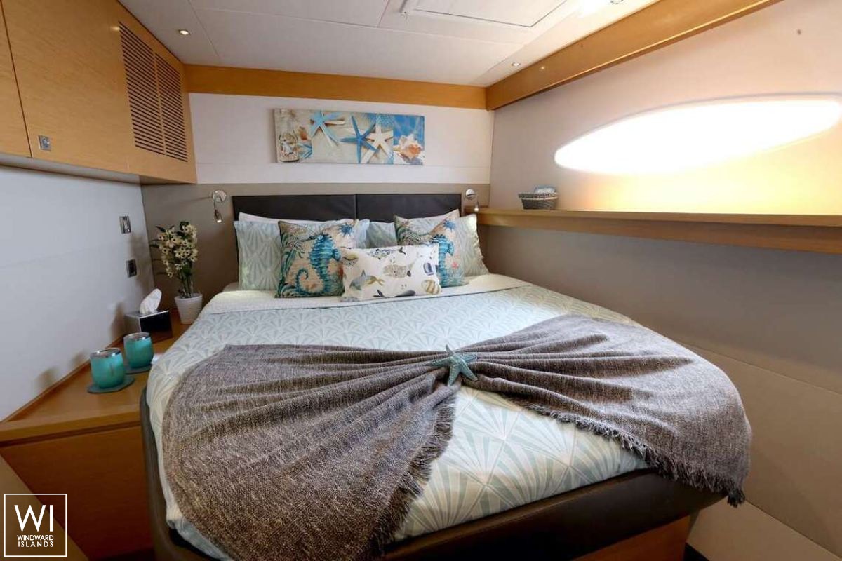 LIR  Fountaine Pajot Victoria 67' Interior 16