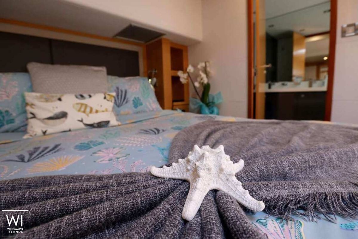 LIR  Fountaine Pajot Victoria 67' Interior 17