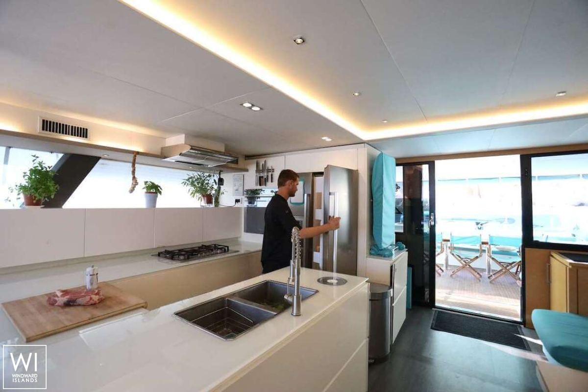 LIR  Fountaine Pajot Victoria 67' Interior 20